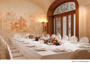 Reštaurácia alebo iné gastronomické zariadenie v ubytovaní Grand Hotel Trento