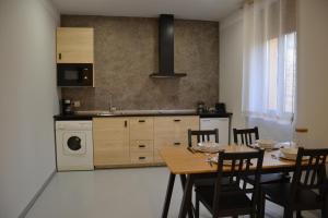 Kuchyňa alebo kuchynka v ubytovaní Apartamentos Mk77 León- San Isidoro + 33 fotografií