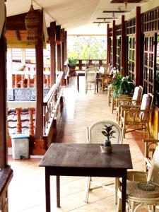 ห้องอาหารหรือที่รับประทานอาหารของ Toraja Torsina Hotel