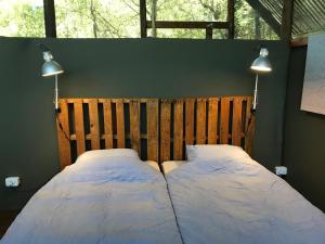 
Een bed of bedden in een kamer bij Phazama Farm
