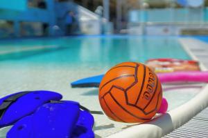 Bazén v ubytování Grand Hotel Excelsior nebo v jeho okolí