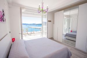 Ένα ή περισσότερα κρεβάτια σε δωμάτιο στο Appartamenti Lungomare Portoferraio - Goelba