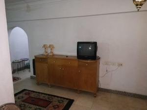 A television and/or entertainment centre at Adad Noubian House