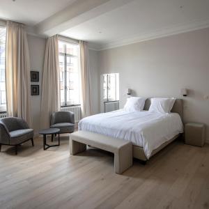 Bed & Breakfast Jezuietenplein 21客房内的一张或多张床位