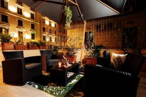 A seating area at Termini Terrace