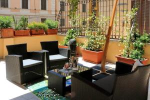 A seating area at Termini Terrace