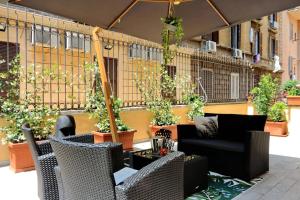 A seating area at Termini Terrace