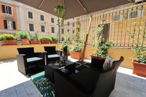 A seating area at Termini Terrace