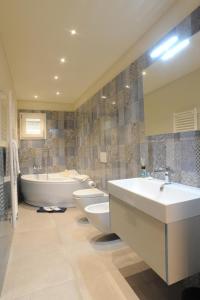 A bathroom at CA' XXII MARZO BOUTIQUE