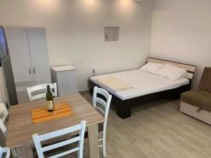 מיטה או מיטות בחדר ב-Apartments Dabovic