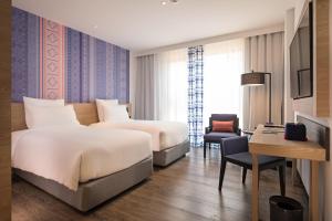 Novotel Chiangmai Nimman Journeyhub客房内的一张或多张床位