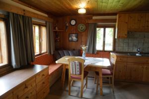 Kuchyň nebo kuchyňský kout v ubytování Bauernhaus Heisenbauer