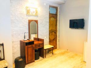 TV a/nebo společenská místnost v ubytování hotel Pharnavaz