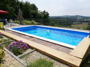 Bazén v ubytování Elizabeta Holiday Home nebo v jeho okolí