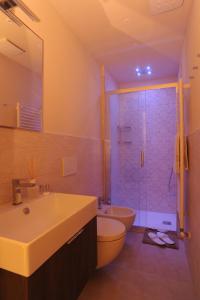 A bathroom at CA' XXII MARZO BOUTIQUE