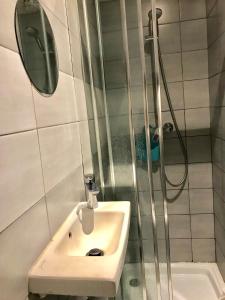 a bathroom with a sink and a shower at Open House #hostel in Nice