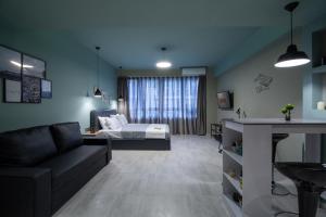 Svetainės erdvė apgyvendinimo įstaigoje Angel Deluxe Apartments & Suites Thessaloniki
