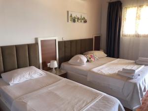 Voodi või voodid majutusasutuse Hotel Riviera toas