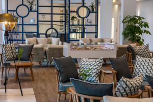 Posezení v ubytování Leonardo Plaza Cypria Maris Beach Hotel & Spa