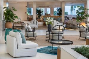 Posezení v ubytování Leonardo Plaza Cypria Maris Beach Hotel & Spa