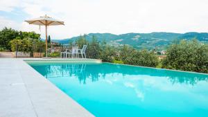 Piscina di Hotel Villa Moron o nelle vicinanze