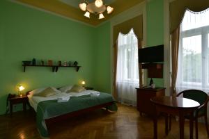 Кровать или кровати в номере Sant Georg Garni