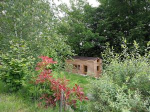 a small house in the middle of a garden at Giteovosges in La Croix-aux-Mines