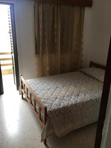 Christos Apartments tesisinde bir odada yatak veya yataklar