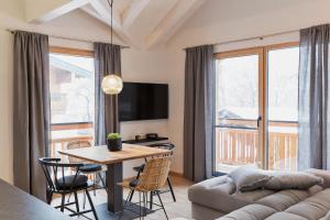 TV a/nebo společenská místnost v ubytování Bewegte Berge Apartments