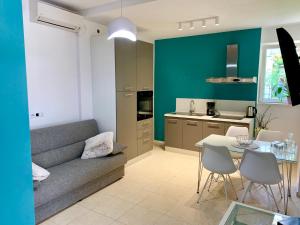 Kuchyň nebo kuchyňský kout v ubytování Deluxe Suites Mandić