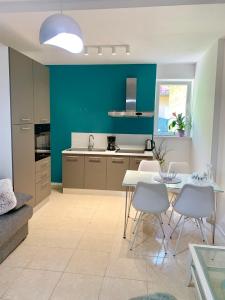 Kuchyň nebo kuchyňský kout v ubytování Deluxe Suites Mandić