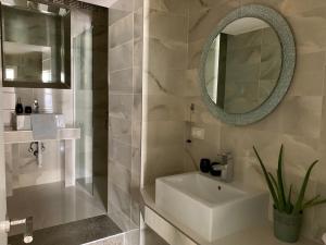 Koupelna v ubytování Deluxe Suites Mandić