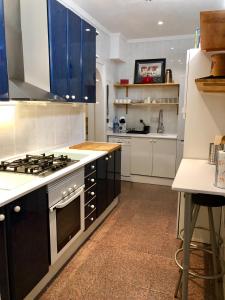 Kuchyň nebo kuchyňský kout v ubytování Villa Rosa Sitges