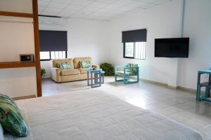 TV a/nebo společenská místnost v ubytování Hotel & Suites Arges - Centro Chetumal