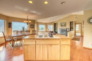 an open kitchen and dining room with a table and chairs at The Hawks Nest in Manson