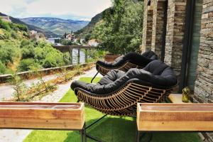 a group of chairs sitting on top of a yard at Dois Lagares House & Winery in Pinhão