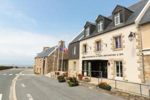 Photo de la galerie de l'établissement Hostellerie de la Pointe Saint-Mathieu - SPA & Restaurant, à Plougonvelin