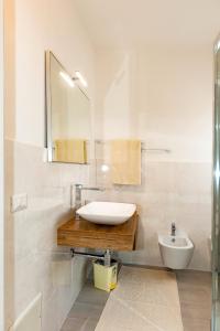Koupelna v ubytování Lu Lioni Rooms