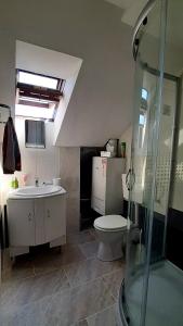 A bathroom at Apartment in Salzkammergut