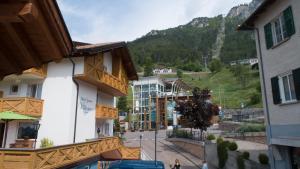 Nespecifikovaný výhled na hory nebo výhled na hory při pohledu z hotelu
