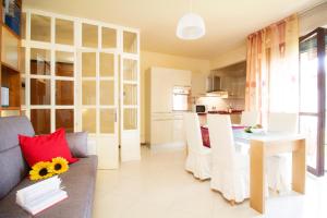 A kitchen or kitchenette at InnPisaRentals 2- Pisa Books & Tower Apartment