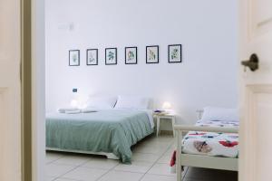Postel nebo postele na pokoji v ubytování Pangea e Panthálassa B&B