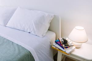 Postel nebo postele na pokoji v ubytování Pangea e Panthálassa B&B