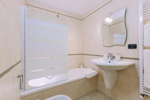 Koupelna v ubytování Pangea e Panthálassa B&B