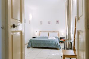 Postel nebo postele na pokoji v ubytování Pangea e Panthálassa B&B