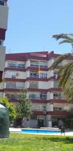 Bazén v ubytovaní Neptuno Torrecilla Beach alebo v jeho blízkosti