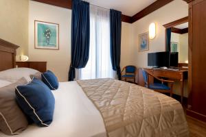 Tempat tidur dalam kamar di Hotel Bellevue