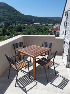 Nespecifikovaný výhled na hory nebo výhled na hory při pohledu z apartmánu