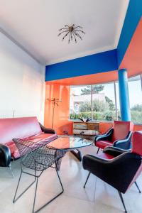 a living room filled with furniture and a window at Hotel Le Trident Thyrsé in Royan