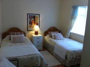 Cama ou camas em um quarto em Sea Breeze Bed and Breakfast